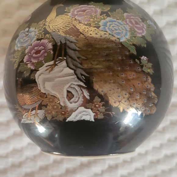 Small  black porcelain  vase - Picture 2 of 4